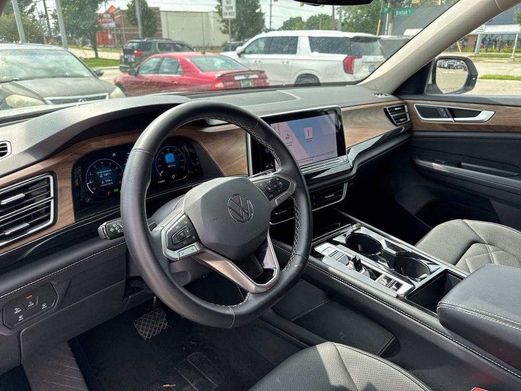 2025 Volkswagen Atlas 2.0T SE w/Technology