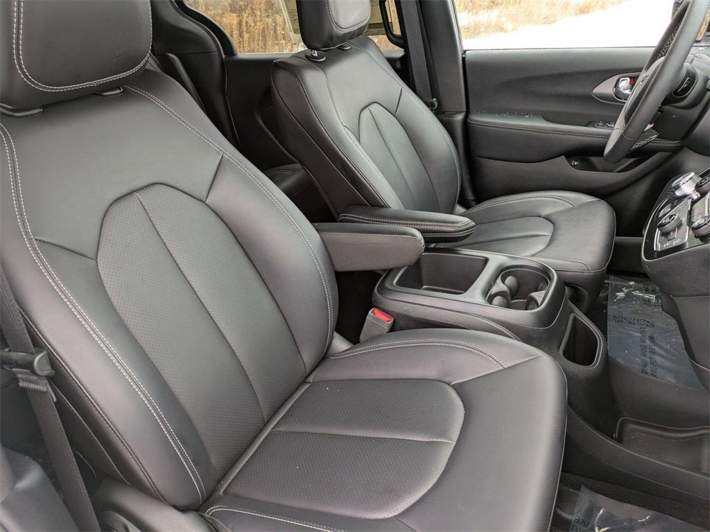 2025 Chrysler Pacifica Hybrid Select