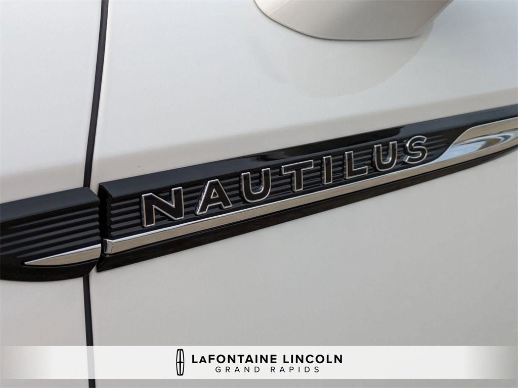 2022 Lincoln Nautilus Black Label