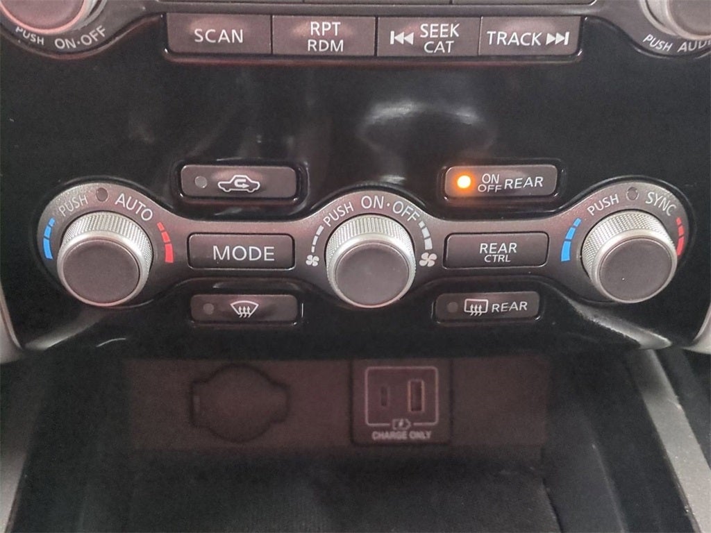 2020 Nissan Pathfinder SV