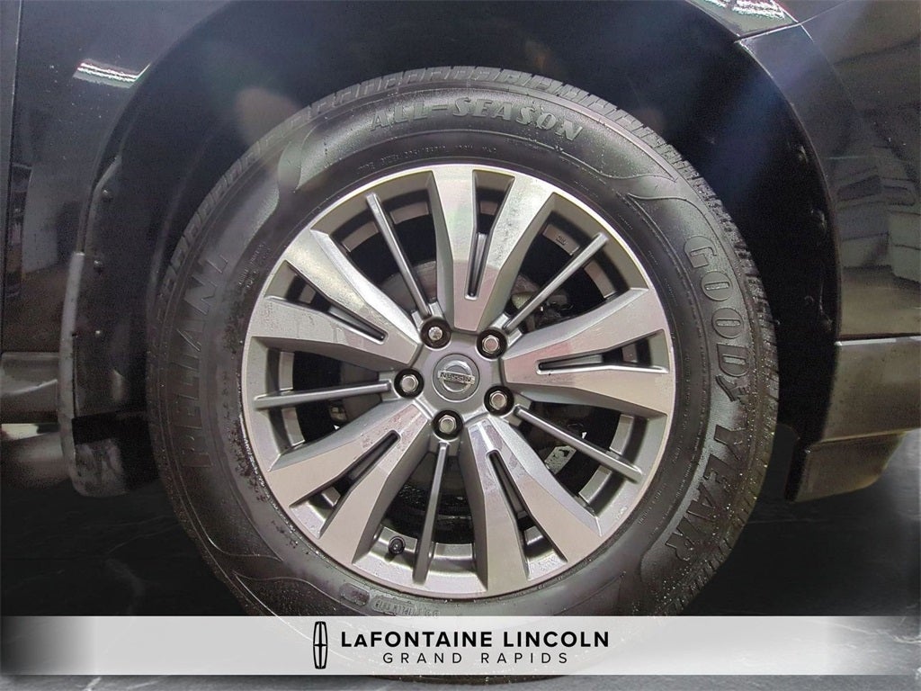 2020 Nissan Pathfinder SV