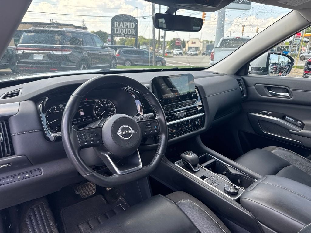 2025 Nissan Pathfinder SL