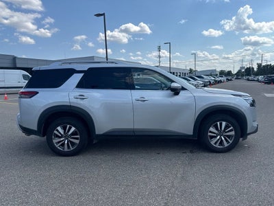 2025 Nissan Pathfinder SL