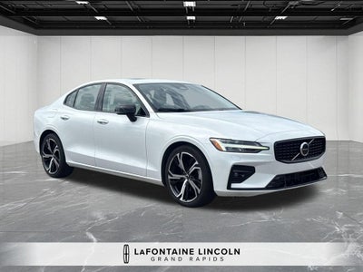 2024 Volvo S60 B5 Core Dark Theme
