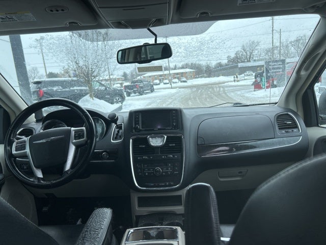 2016 Chrysler Town & Country Touring