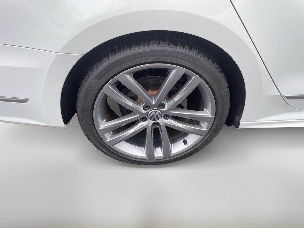 2017 Volkswagen Passat 1.8T R-Line