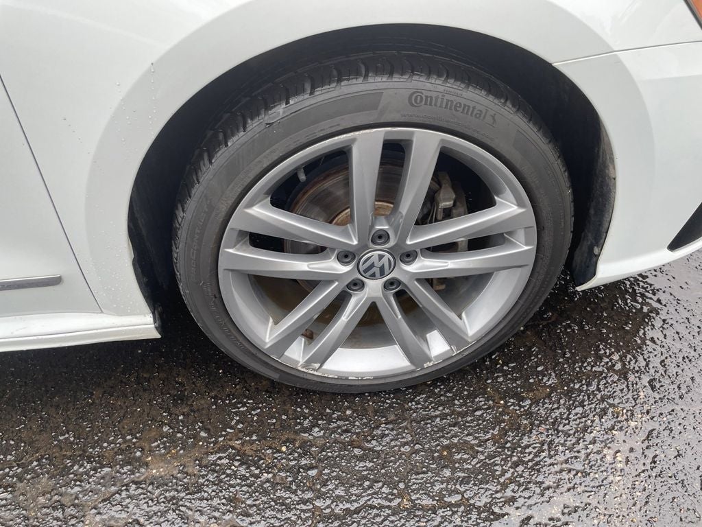 2017 Volkswagen Passat 1.8T R-Line