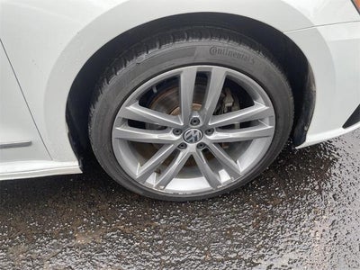 2017 Volkswagen Passat 1.8T R-Line
