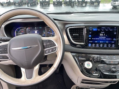2017 Chrysler Pacifica Hybrid Platinum