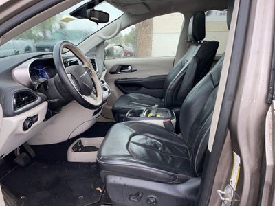 2017 Chrysler Pacifica Hybrid Platinum