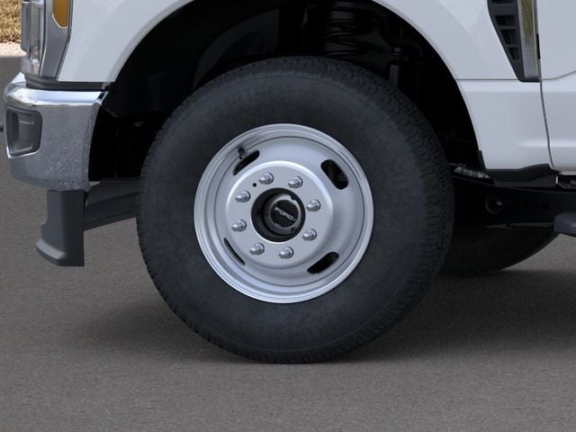 2025 Ford F-350 Super Duty Chassis Cab XL - Photo 11