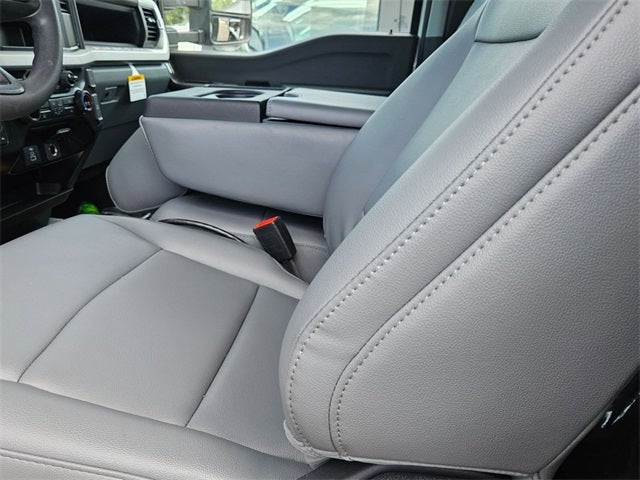 2024 Ford F-350SD XL DRW 169" WB / 84" C/A