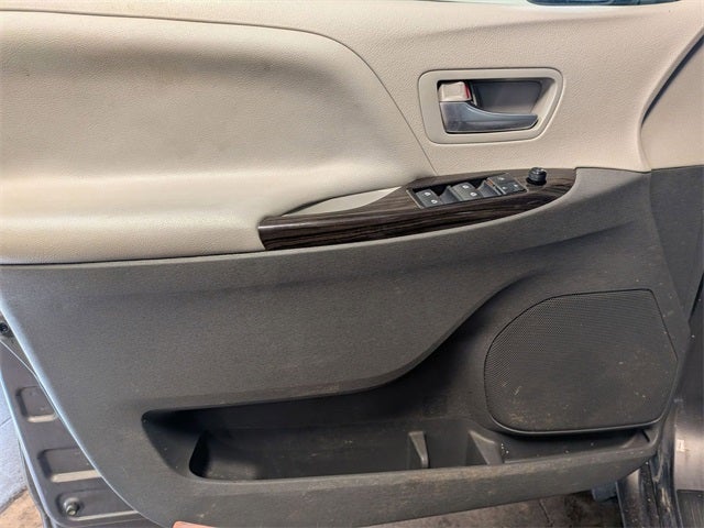 2017 Toyota Sienna XLE