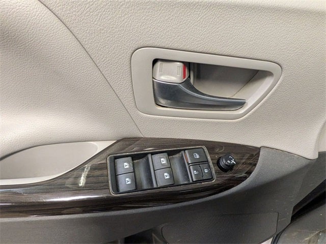 2017 Toyota Sienna XLE