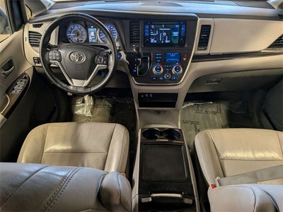 2017 Toyota Sienna XLE