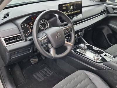 2025 Mitsubishi Outlander SE