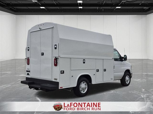 2027 Ford E-350SD Base Cutaway