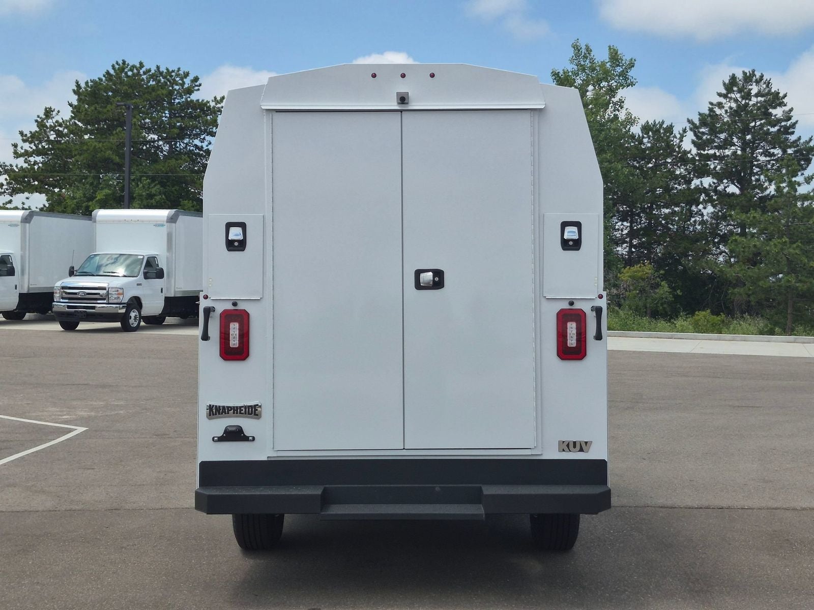 2027 Ford E-350SD Base Cutaway