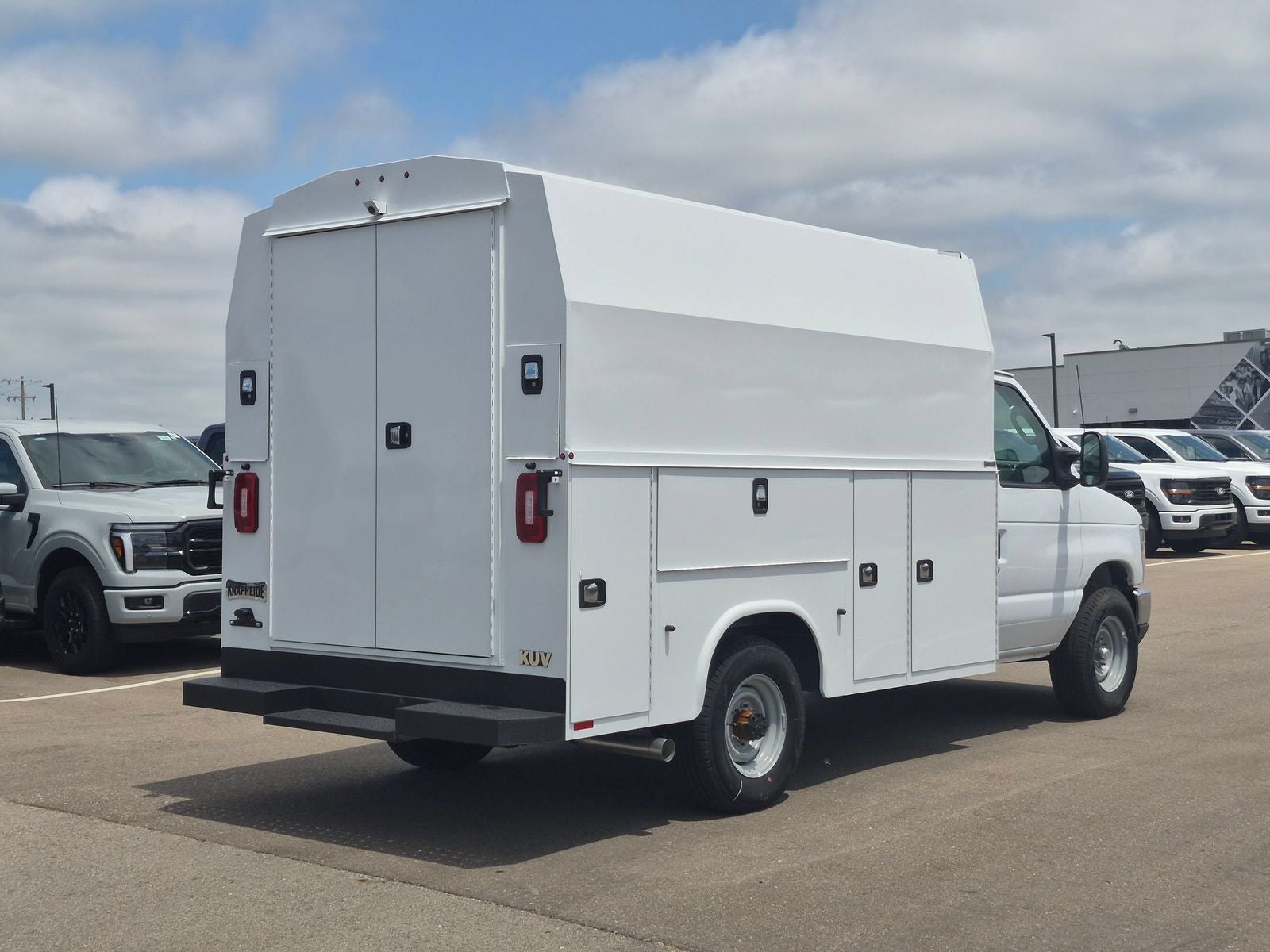 2027 Ford E-350SD Base Cutaway