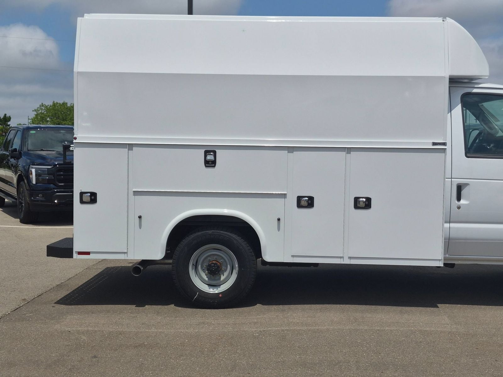2027 Ford E-350SD Base Cutaway