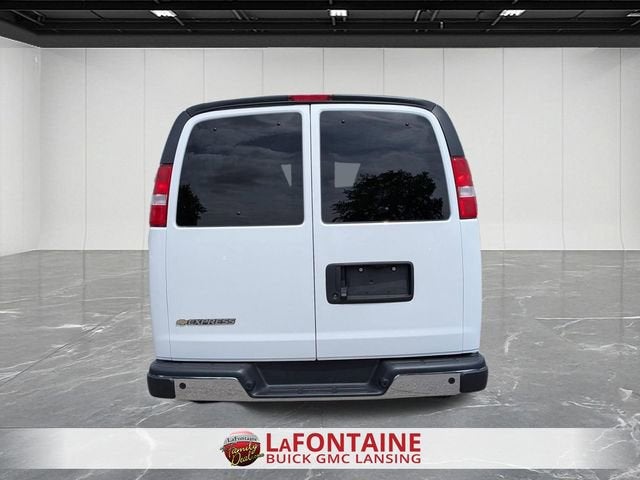2024 Chevrolet Express Passenger 3500 1LT
