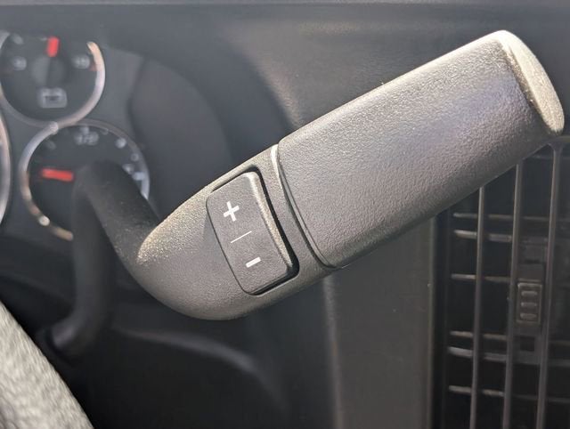 2025 Chevrolet Express Passenger 1LT
