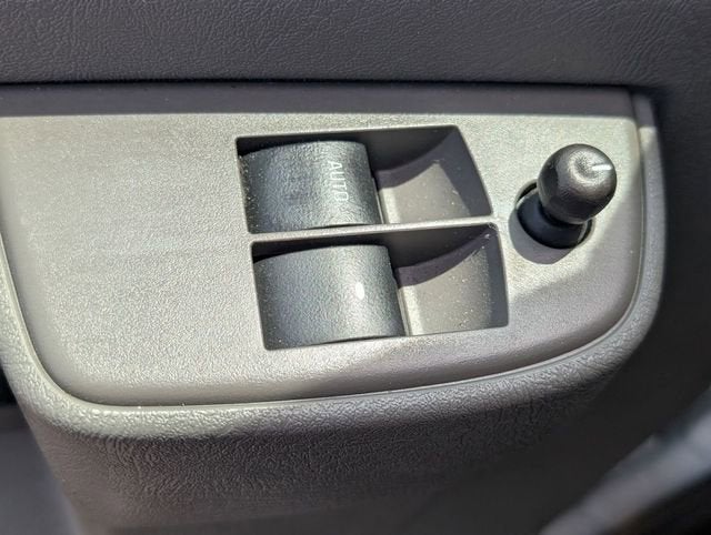 2025 Chevrolet Express Passenger 1LT
