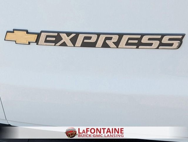 2025 Chevrolet Express Passenger 1LT
