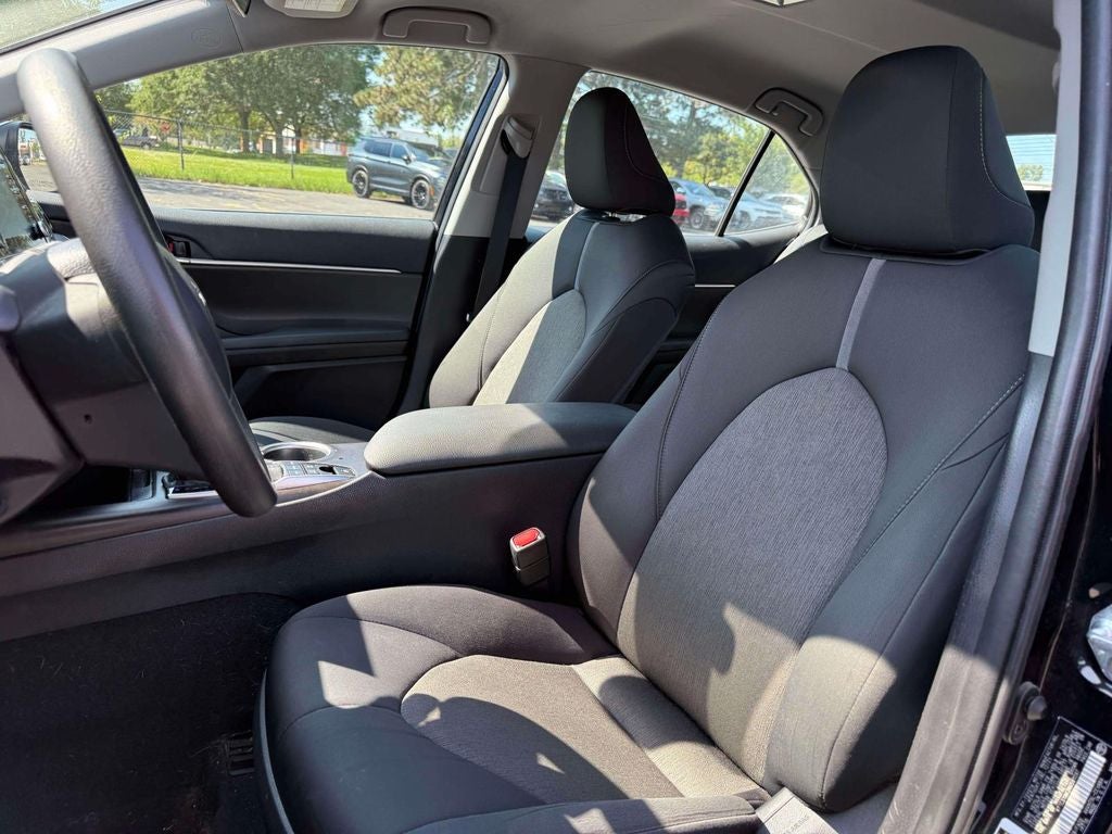 2022 Toyota Camry Hybrid LE
