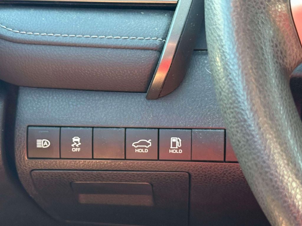 2022 Toyota Camry Hybrid LE