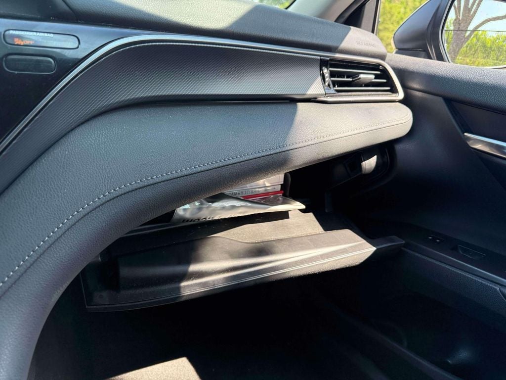 2022 Toyota Camry Hybrid LE