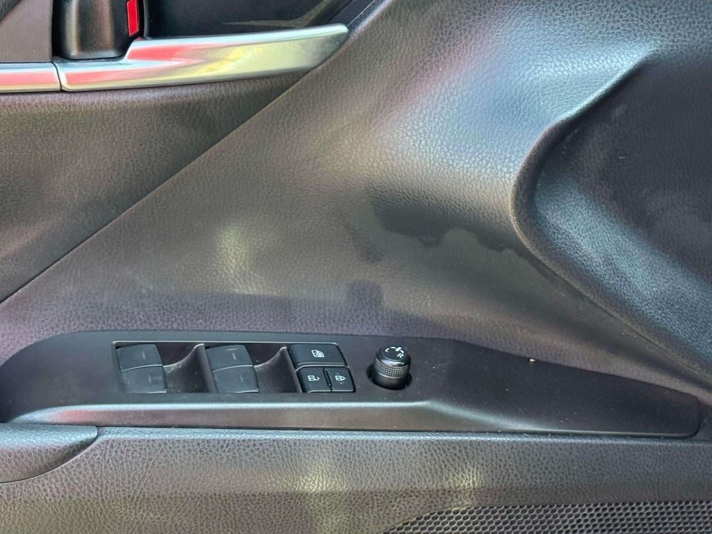 2022 Toyota Camry Hybrid LE