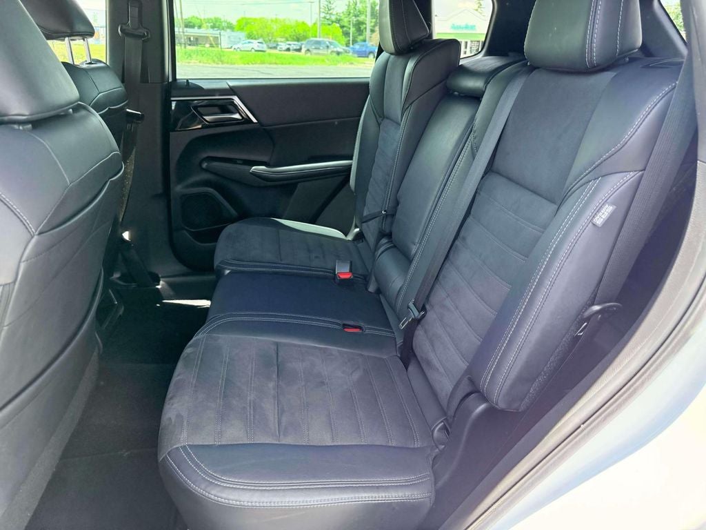 2023 Mitsubishi Outlander SE