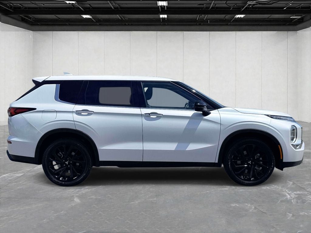 2023 Mitsubishi Outlander SE