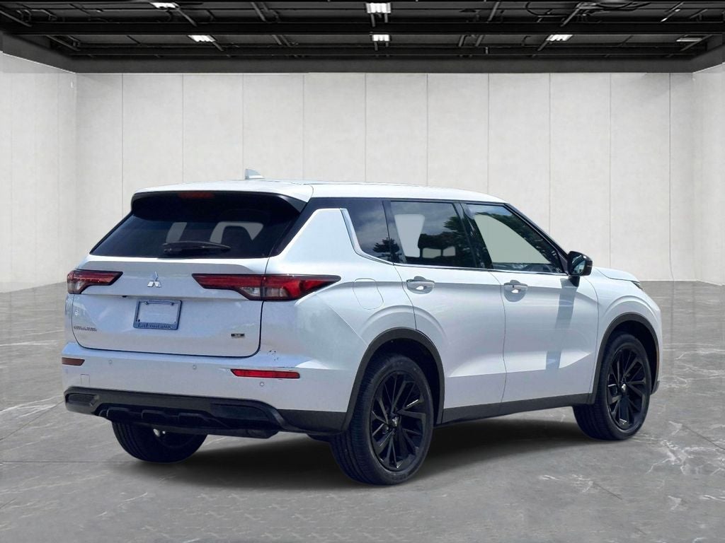 2023 Mitsubishi Outlander SE