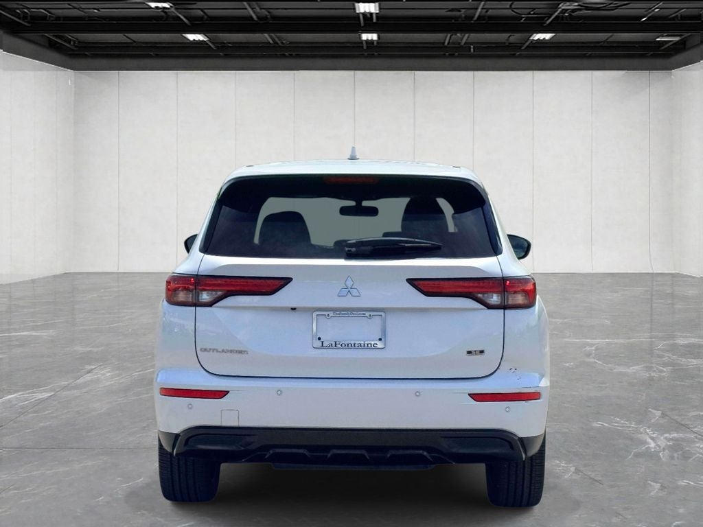 2023 Mitsubishi Outlander SE